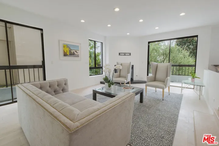 9033 Vista Grande Street 3, West Hollywood, California 90069