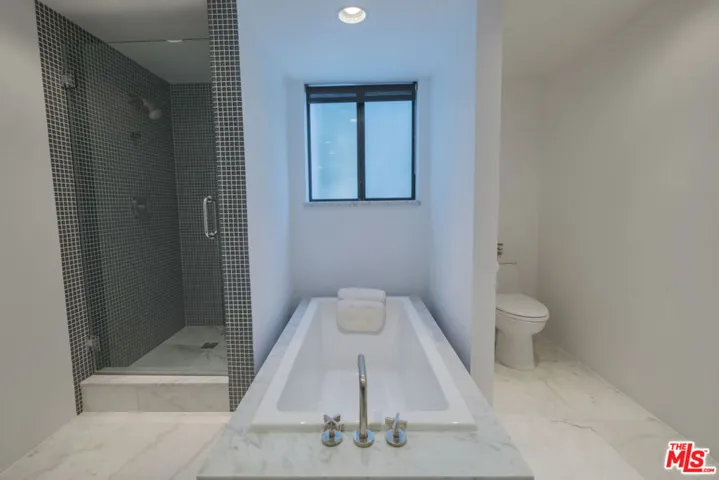 9033 Vista Grande Street 3, West Hollywood, California 90069