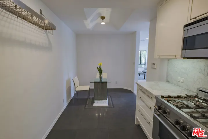 9033 Vista Grande Street 3, West Hollywood, California 90069