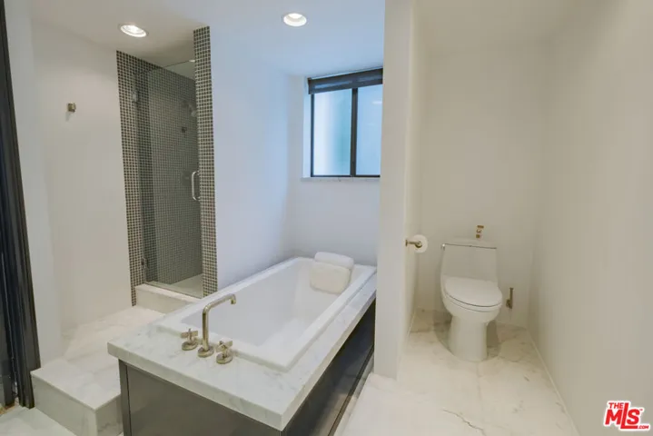 9033 Vista Grande Street 3, West Hollywood, California 90069