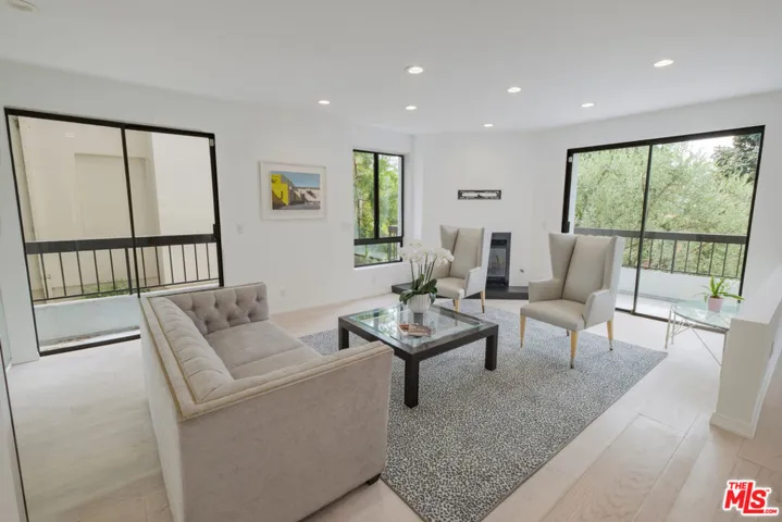 9033 Vista Grande Street 3, West Hollywood, California 90069