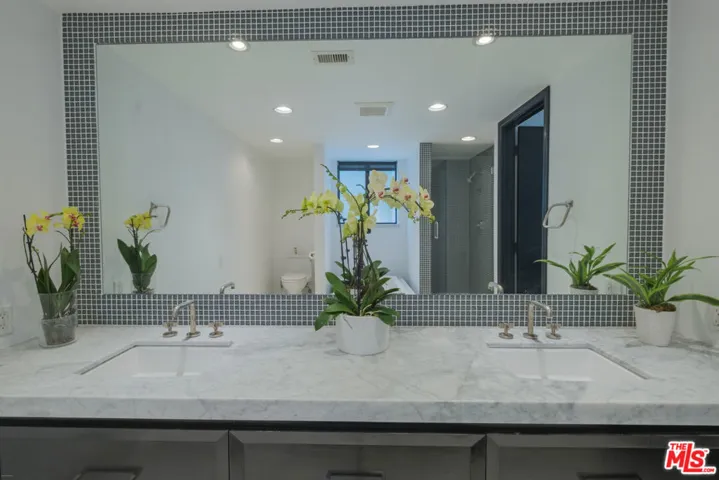 9033 Vista Grande Street 3, West Hollywood, California 90069