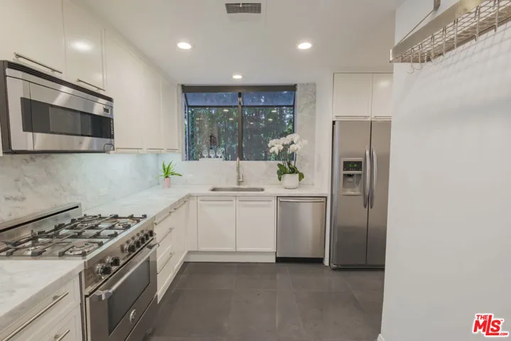 9033 Vista Grande Street 3, West Hollywood, California 90069
