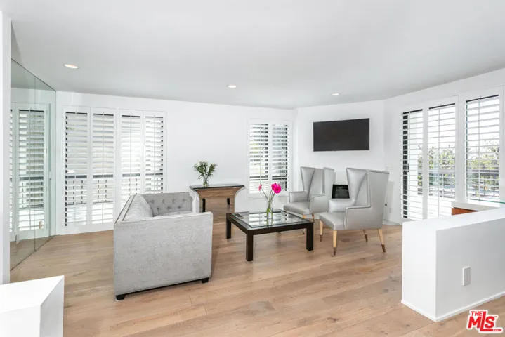 9033 Vista Grande Street 2, West Hollywood, California 90069
