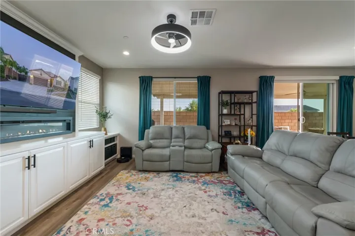 31421 Darlington Oak, Winchester, California 92596