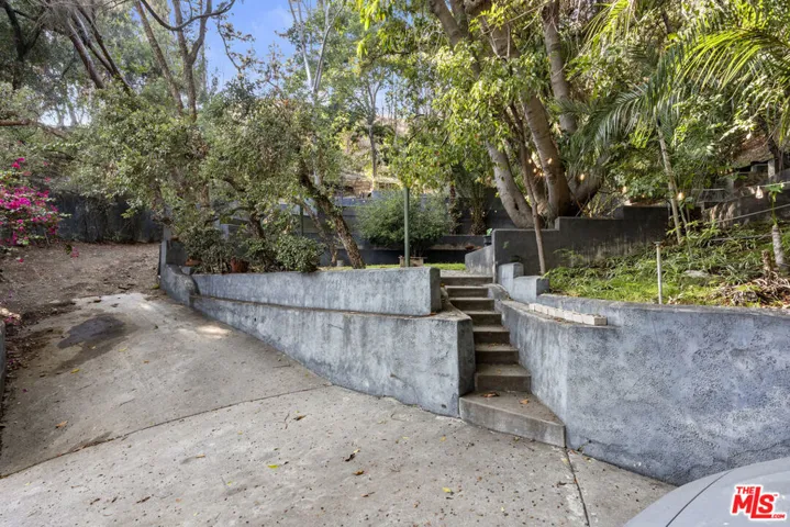 driveway up to buiding pad wit