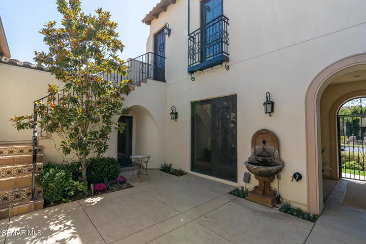 4 Courtyard