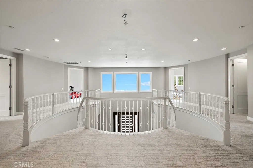 Retractable chandelier option.