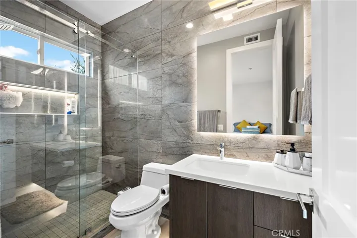 1st floor ensuite bath
