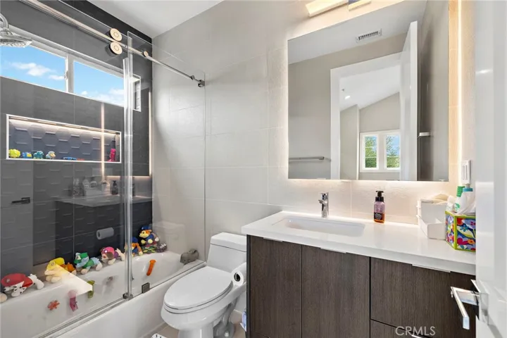 5th Ensuite Bath