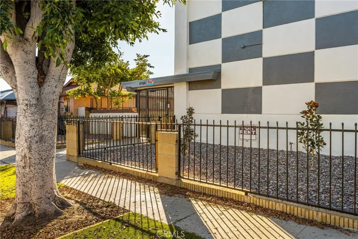 6725 Perry Road, Bell Gardens, California 90201