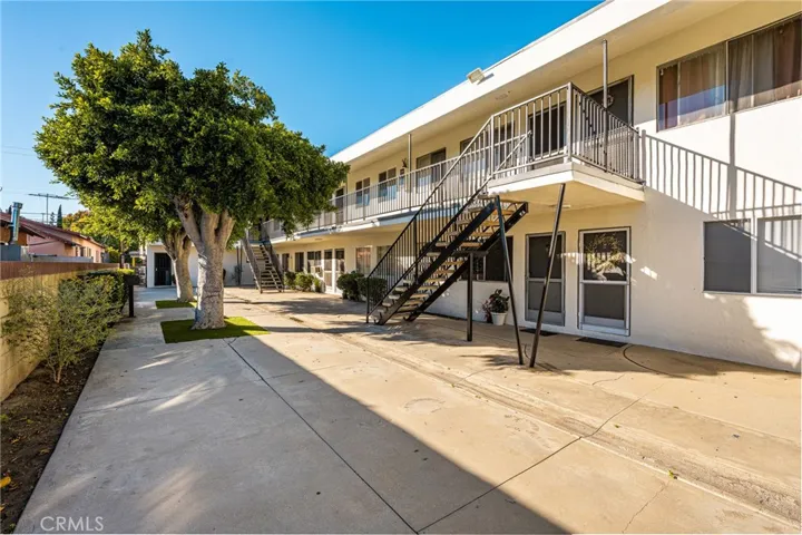 6725 Perry Road, Bell Gardens, California 90201