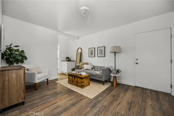 6725 Perry Road, Bell Gardens, California 90201