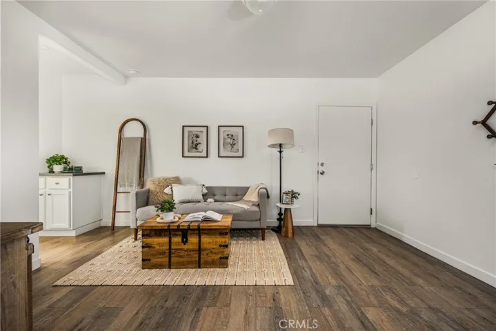 6725 Perry Road, Bell Gardens, California 90201