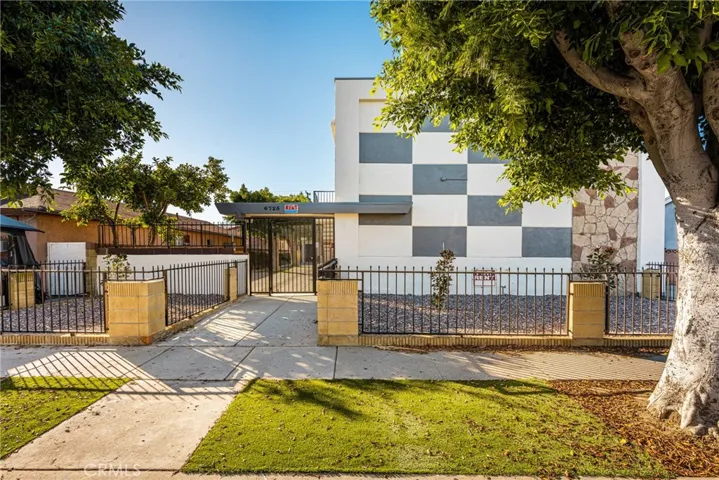 6725 Perry Road, Bell Gardens, California 90201