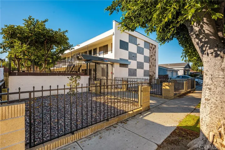 6725 Perry Road, Bell Gardens, California 90201