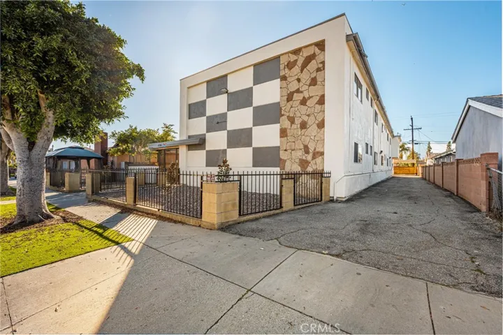 6725 Perry Road, Bell Gardens, California 90201