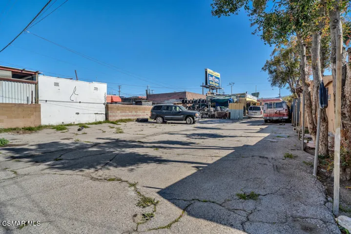10741 San Fernando Rd - HsHProd-17