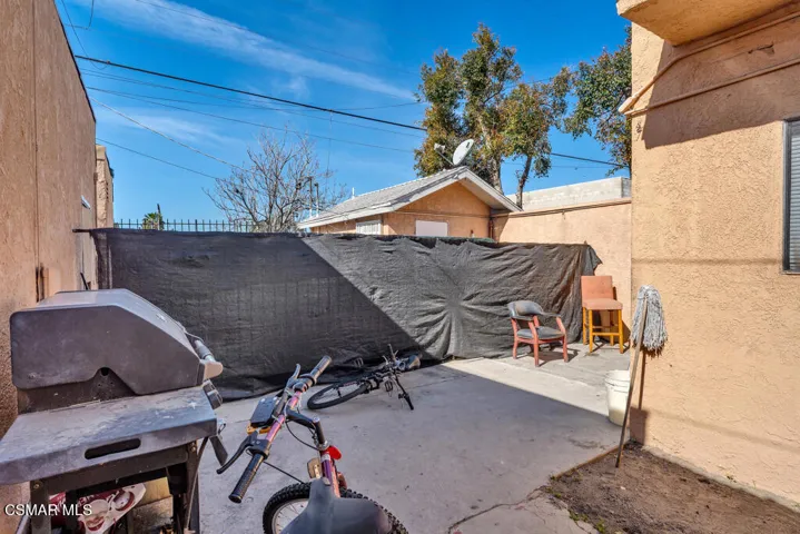 10741 San Fernando Rd - HsHProd-15