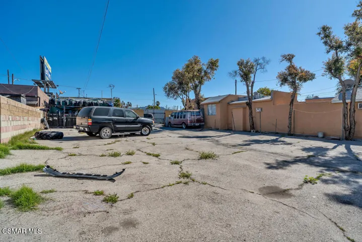 10741 San Fernando Rd - HsHProd-19