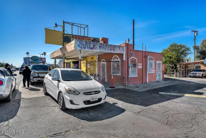 10741 San Fernando Rd - HsHProd-5