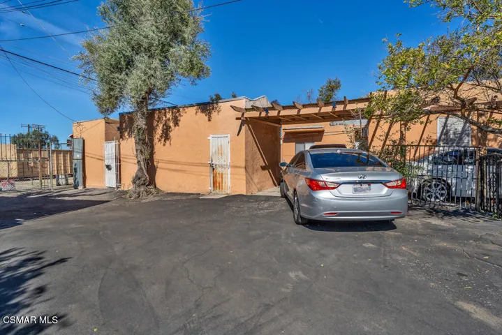 10741 San Fernando Rd - HsHProd-14