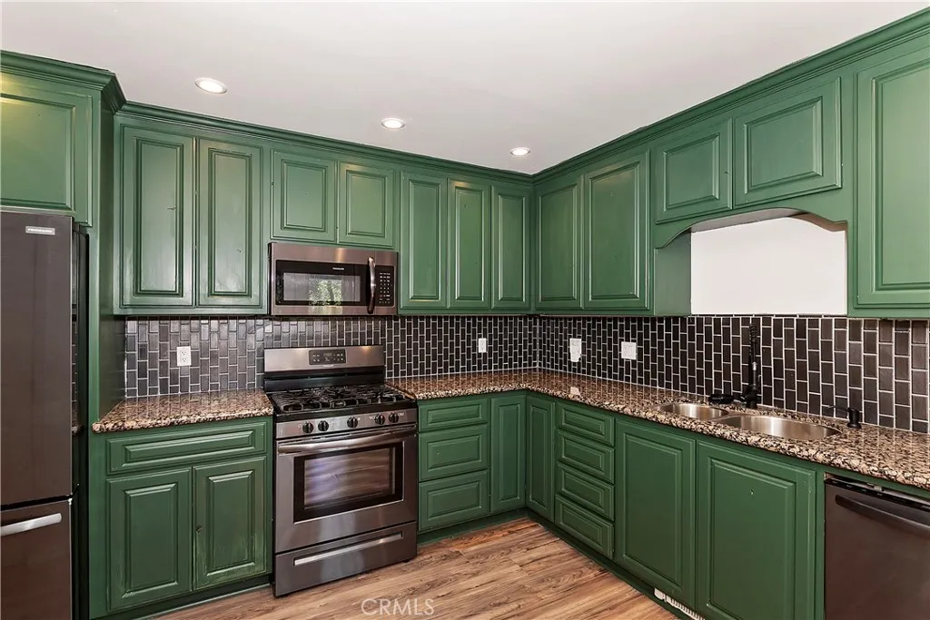 Updated kitchen. All appliances are included Updated kitchen. All appliances are included