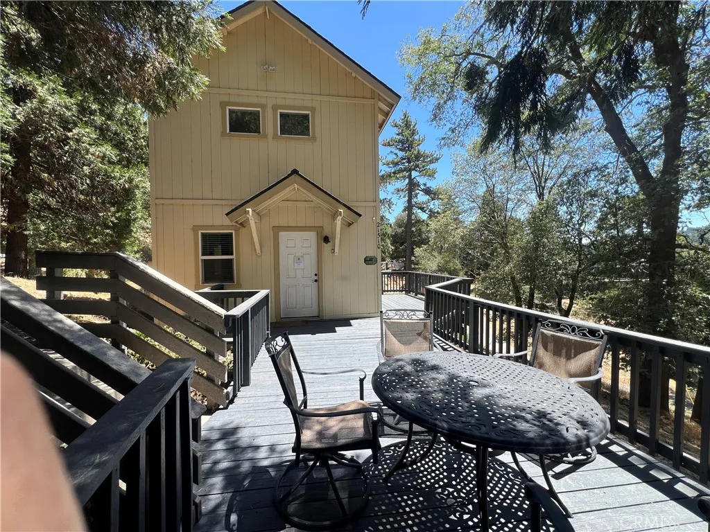 Private and Comfortable mountain with large deck Private and Comfortable mountain with large deck