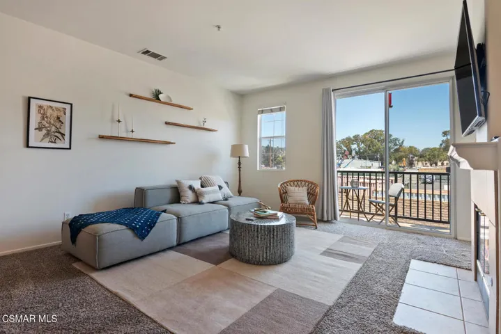 2438 Kipana Living Room 2