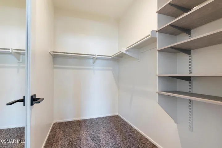2438 Kipana Walk In Closet