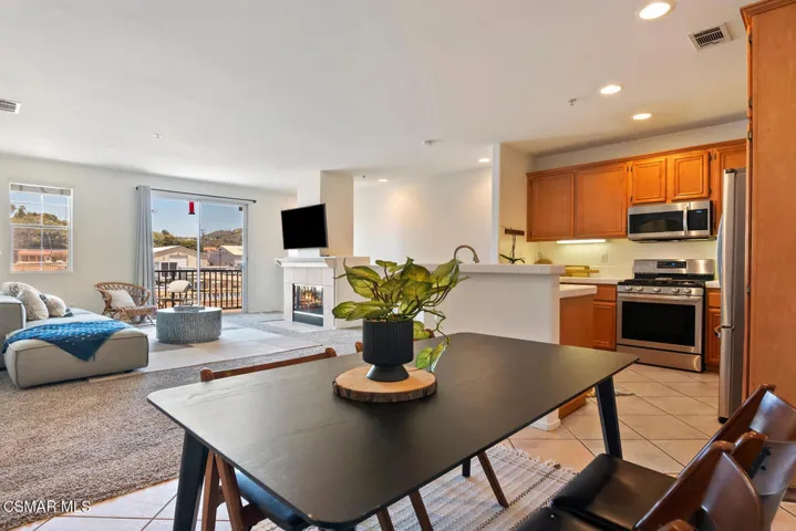 2438 Kipana Living Area