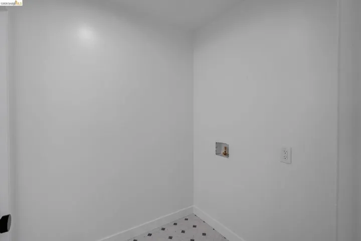 Image quality insufficient for description