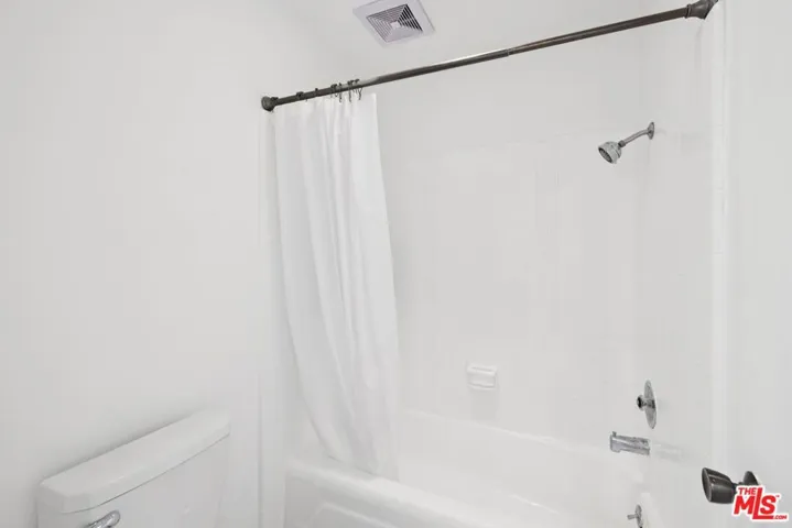 Shower/tub