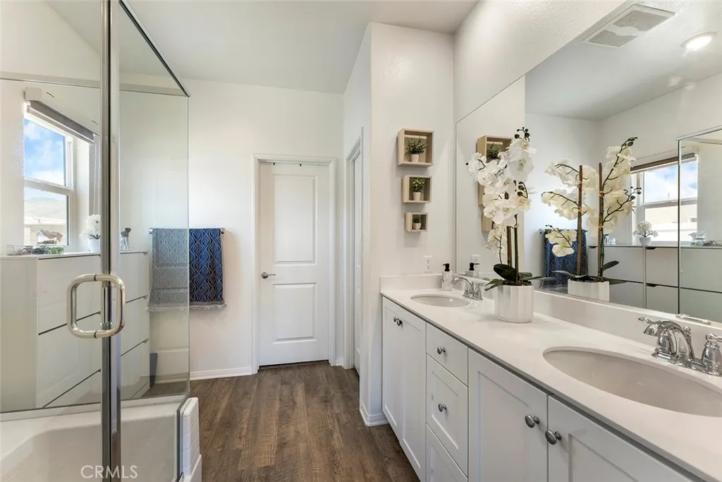 Lovely Primary Bath w/ Dual Sinks