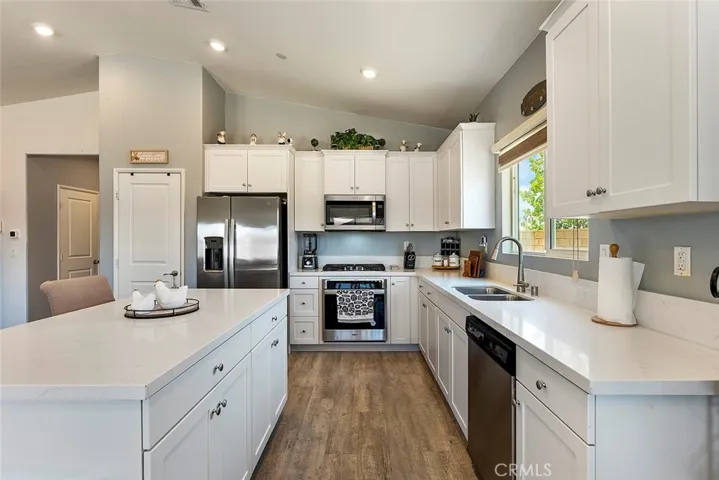 Quartz Counter-tops & Island for meals & laughs!