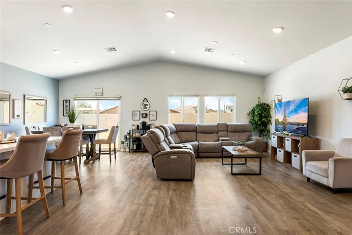 Beautiful Open Concept Layout.