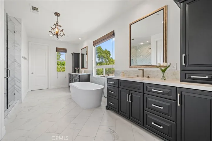 Upstairs Master Bedroom Walk-in Shower