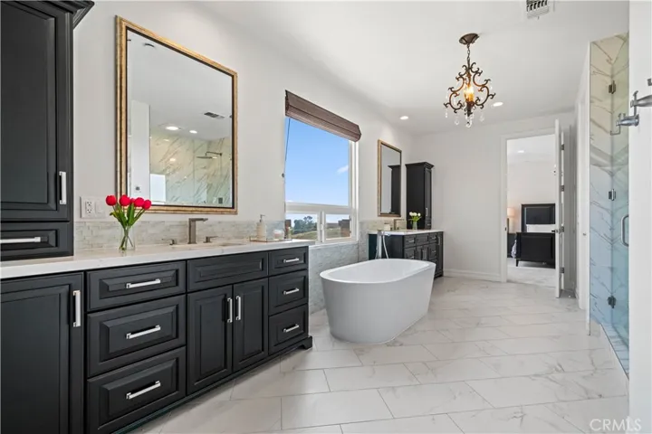 Upstairs Master Bedroom Bath