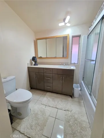 Large Full Bath