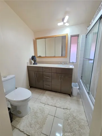 Large Full Bath