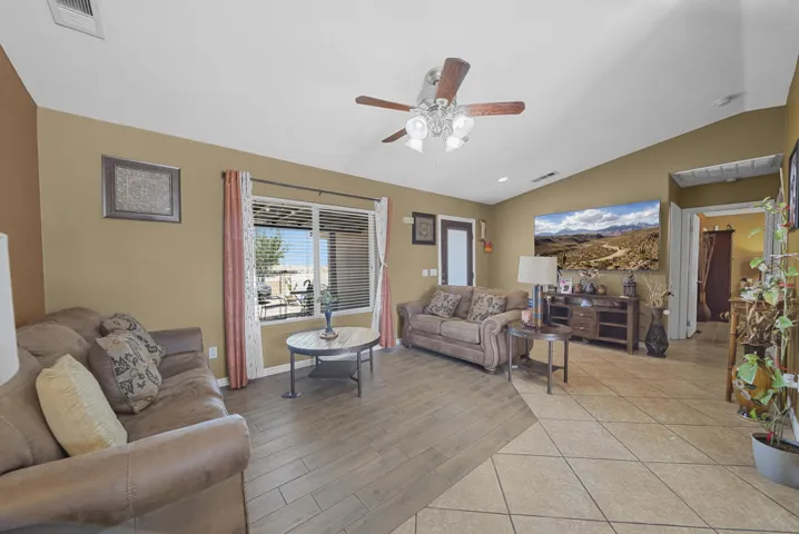 1527 N Marina (13)