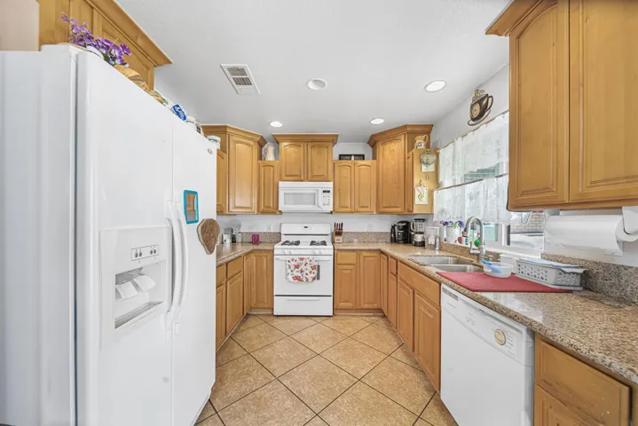 1527 N Marina (21)