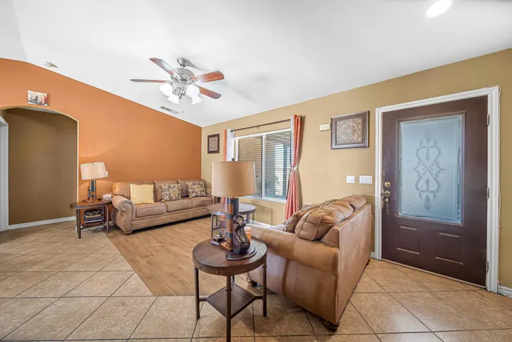 1527 N Marina 1 (15 of 60)