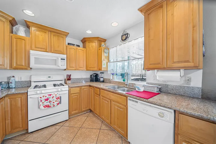 1527 N Marina 1 (22 of 60)