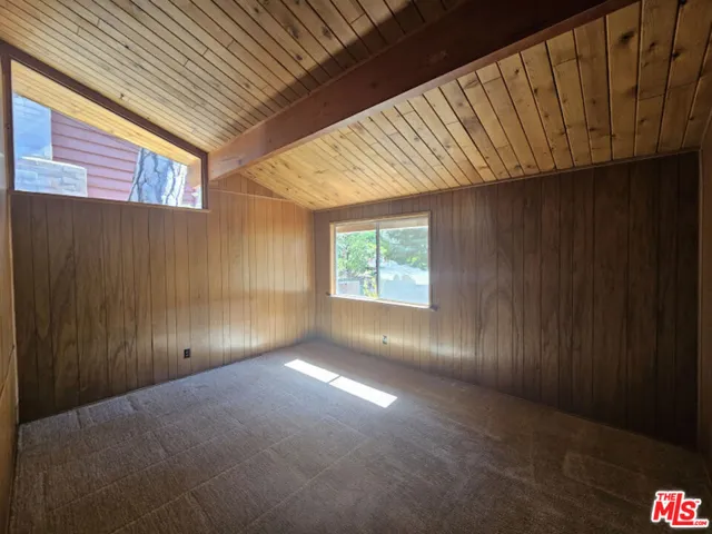 845 Moreno Lane, Sugarloaf, California 92386