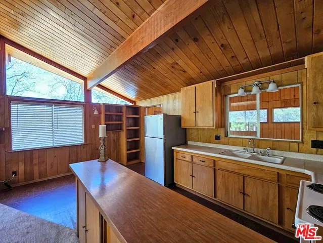 845 Moreno Lane, Sugarloaf, California 92386