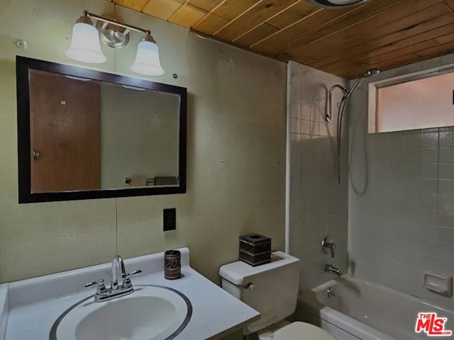 845 Moreno Lane, Sugarloaf, California 92386
