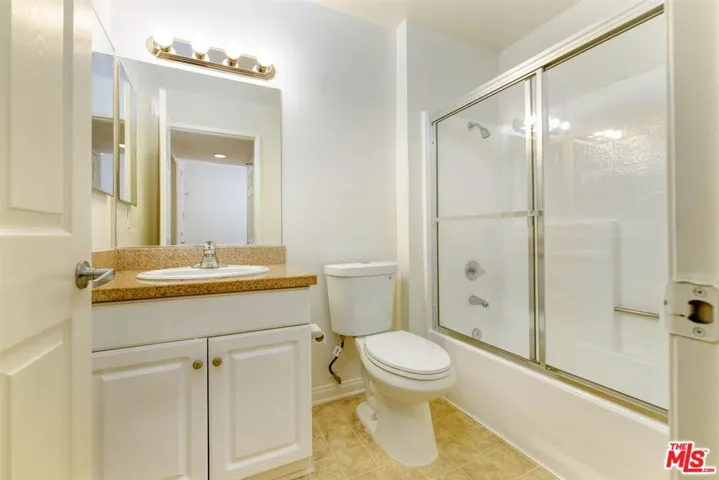 21500 Burbank Boulevard 329, Woodland Hills, California 91367