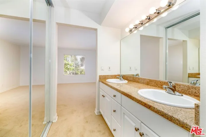 21500 Burbank Boulevard 329, Woodland Hills, California 91367