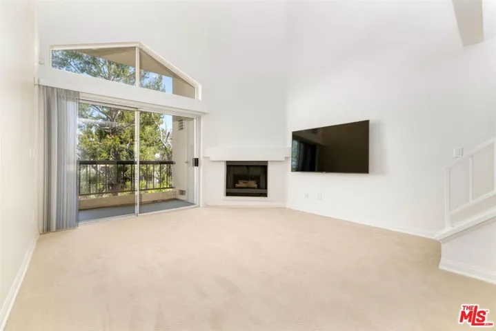 21500 Burbank Boulevard 329, Woodland Hills, California 91367